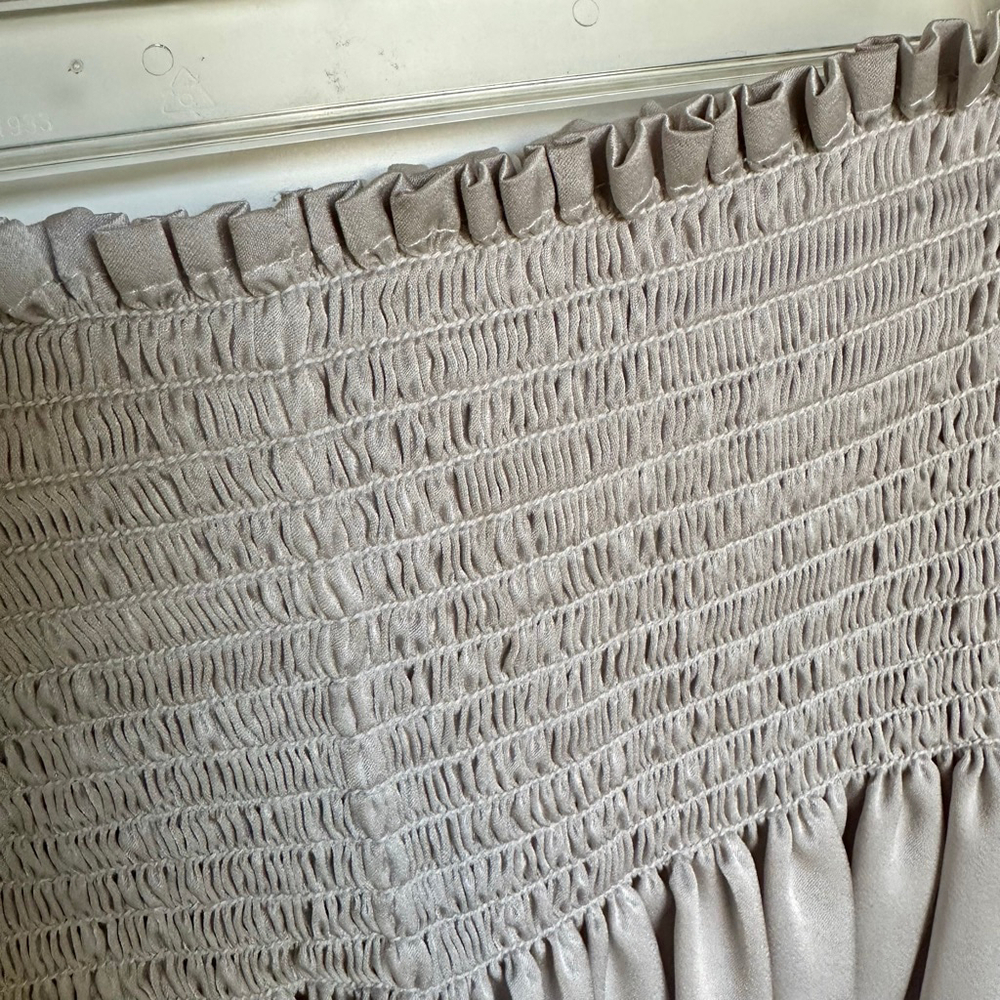 Women's KOCH Light Gray Smocked Waist Silky Shorts S - Picture 2 of 5